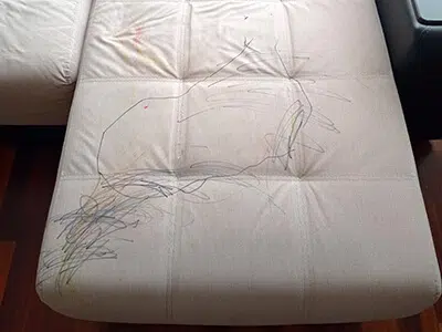 Чистка дивана от карандашей и фломастеров